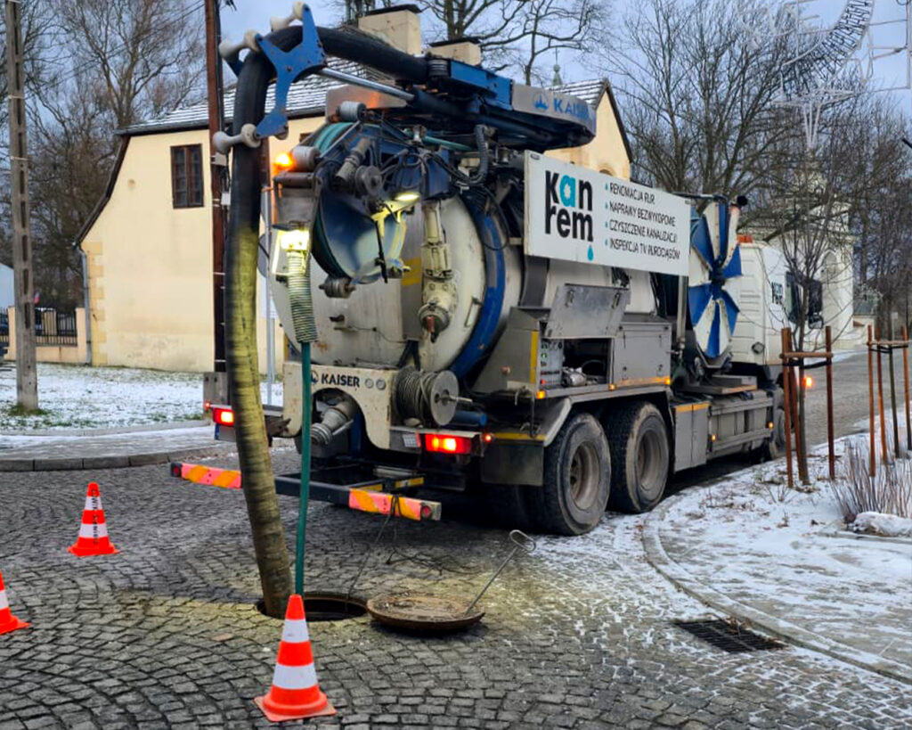 Udrożnienie rury sanitarnej DN300 COV